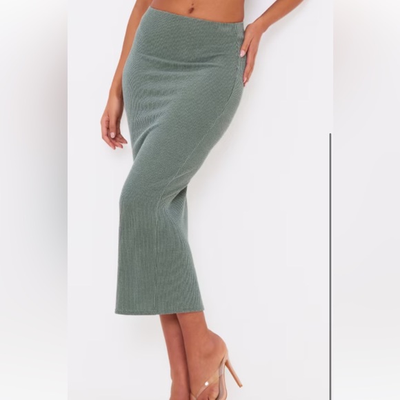 PRETTY LITTLE THING- Khaki Soft Rib Midaxi Skirt - Picture 1 of 2